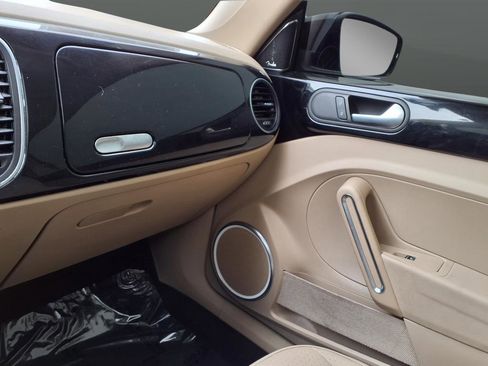 Used 2018 Volkswagen Beetle 2.0T SE w/ SE Premium Package image 39