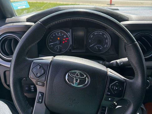 Used 2021 Toyota Tacoma TRD Off-Road w/ TRD Premium Off Road Package AWD/4WD image 2