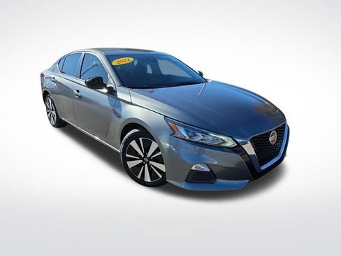 Used 2022 Nissan Altima 2.5 SV image 2