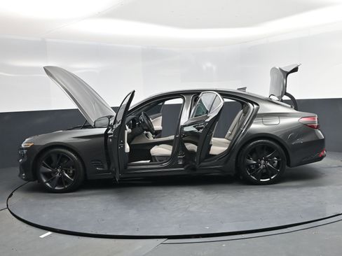 Used 2023 Genesis G70 2.0T w/ Sport Prestige Package image 20