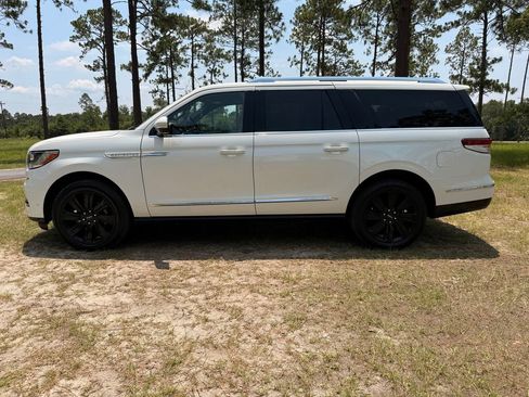 Used 2023 Lincoln Navigator L Reserve w/ Equipment Group 201A AWD/4WD image 2