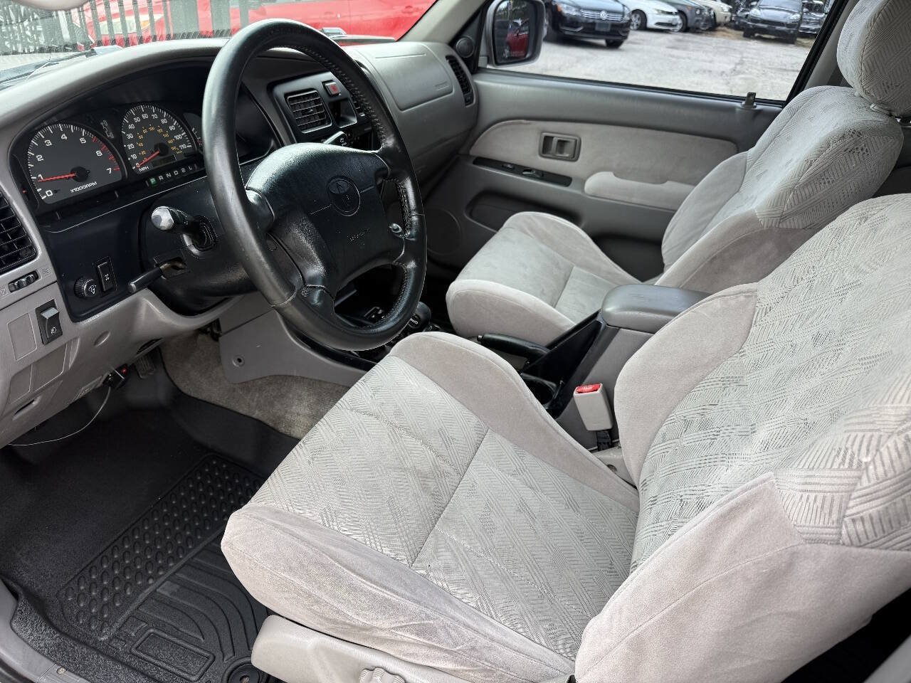 Used 2001 Toyota 4Runner SR5 AWD/4WD image 29