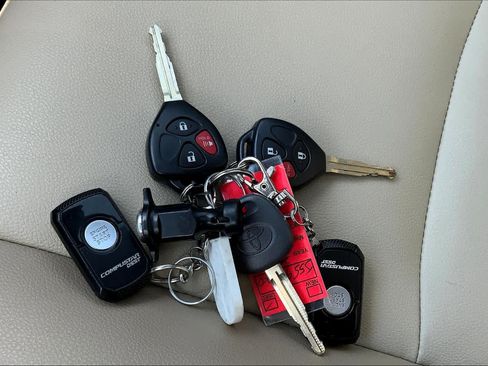 Used 2018 Toyota 4Runner SR5 Premium AWD/4WD image 16