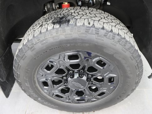 Used 2024 Chevrolet Silverado 3500 LT w/ Convenience Package image 3