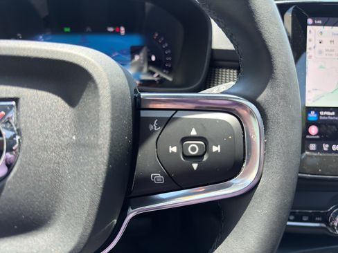 Used 2025 Volvo XC40 B5 Ultra AWD/4WD image 14