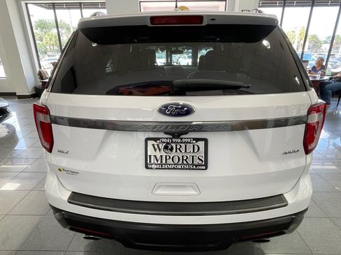 Used 2019 Ford Explorer XLT w/ Equipment Group 202A AWD/4WD image 4