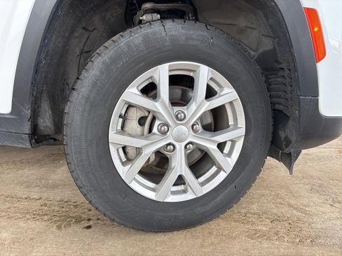 Used 2023 Jeep Grand Cherokee Limited image 32