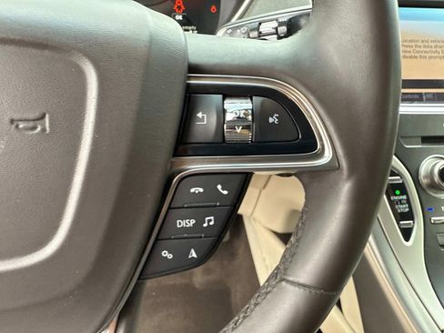 Used 2019 Lincoln Nautilus Select image 32