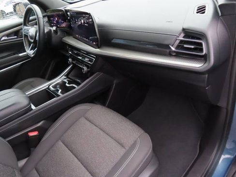 Used 2025 Chevrolet Traverse LT image 36