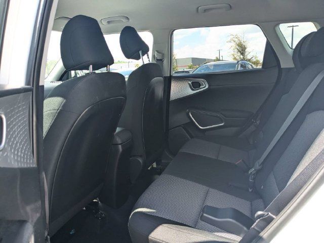 Used 2025 Kia Soul LX w/ LX Technology Package FWD image 13