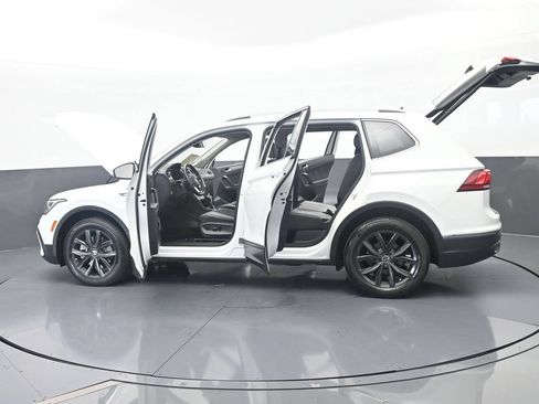 Used 2024 Volkswagen Tiguan SE FWD image 71