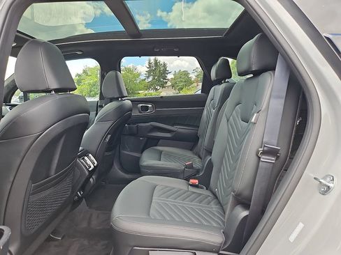 Certified 2024 Kia Sorento SX Prestige AWD/4WD image 12