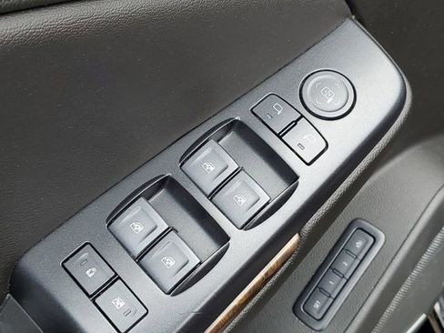 Used 2020 Chevrolet Suburban LT AWD/4WD image 19