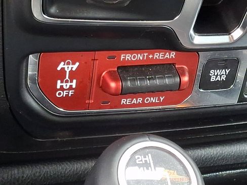 Certified 2019 Jeep Wrangler Unlimited Rubicon w/ Dual Top Group image 26