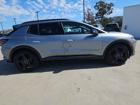 Used 2024 Chevrolet Equinox EV RS FWD image 9