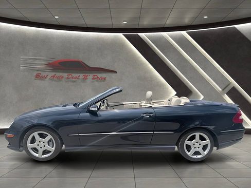 Used 2008 Mercedes-Benz CLK 350 Cabriolet w/ P2 Pkg image 4