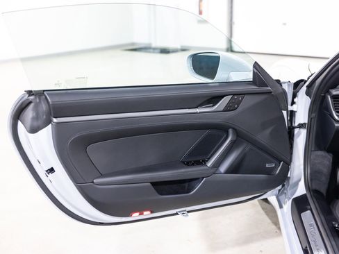 Used 2024 Porsche 911 Targa 4S w/ Premium Package image 28