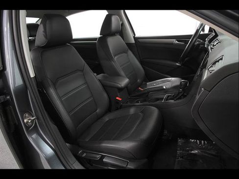 Used 2018 Volkswagen Passat 2.0T R-Line FWD image 16