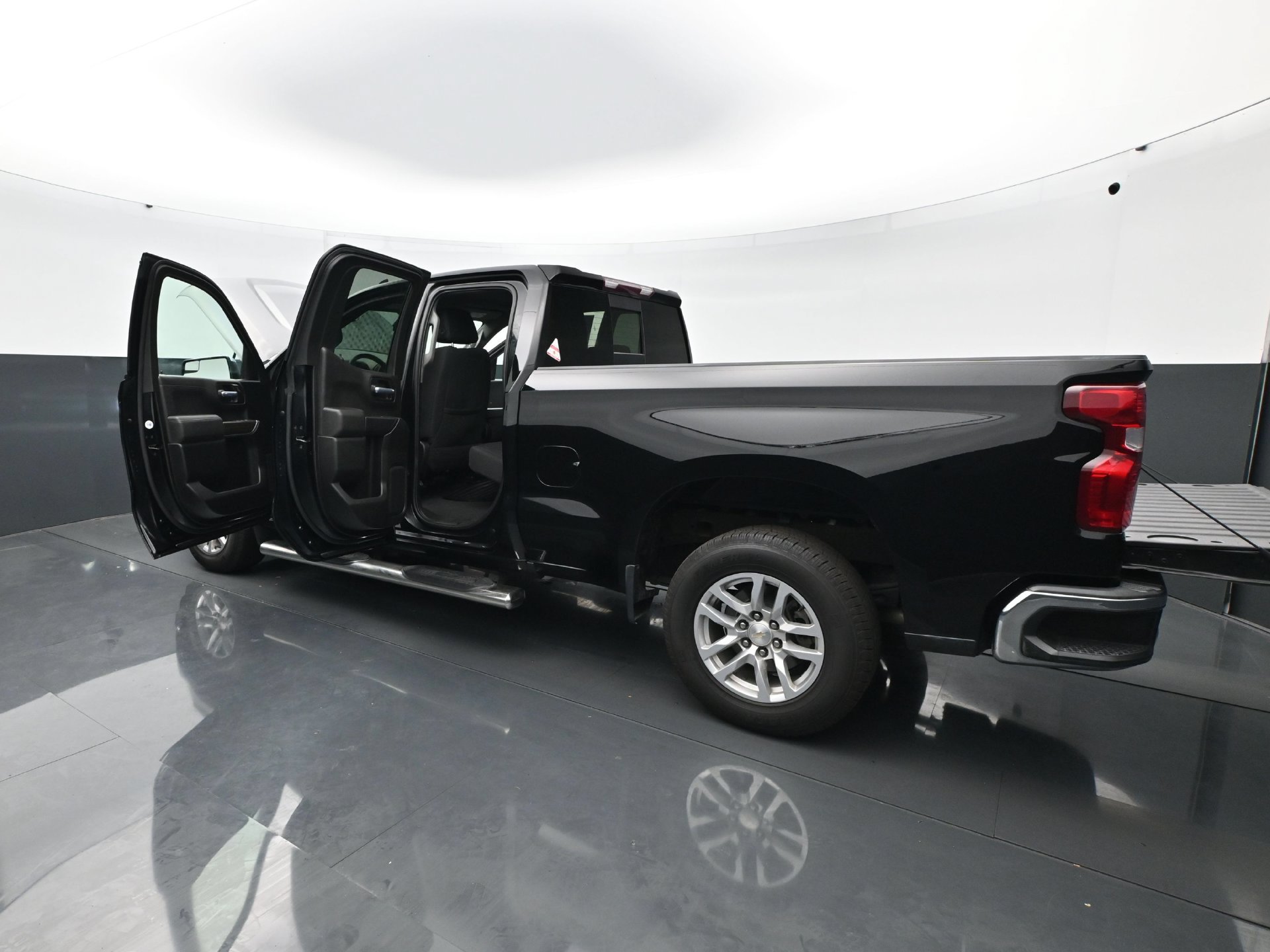 Used 2021 Chevrolet Silverado 1500 LT w/ Z71 Off-Road Package AWD/4WD image 31