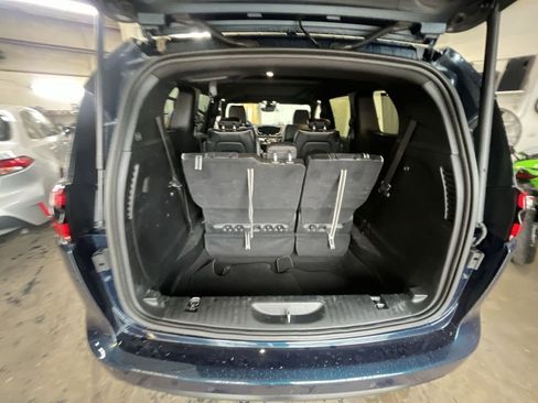 Used 2025 Chrysler Pacifica Limited FWD image 25