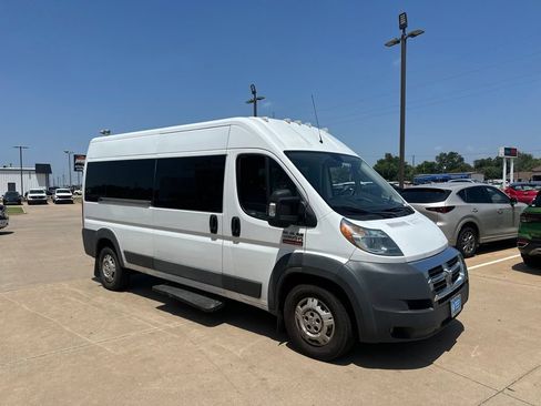 Used 2016 RAM ProMaster 2500 w/ Premium Appearance Group FWD image 3
