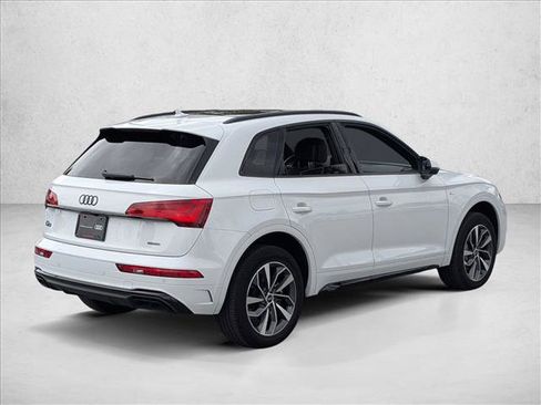 Certified 2024 Audi Q5 2.0T Premium w/ Summer of Audi Package AWD/4WD image 5