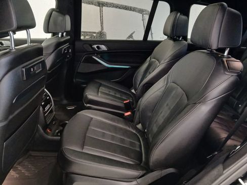 Used 2022 BMW X7 M50i w/ Luxury Seating Package AWD/4WD image 16