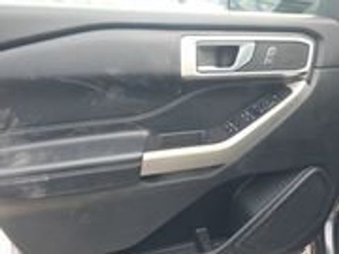 Used 2022 Ford Explorer XLT w/ Equipment Group 202A image 9