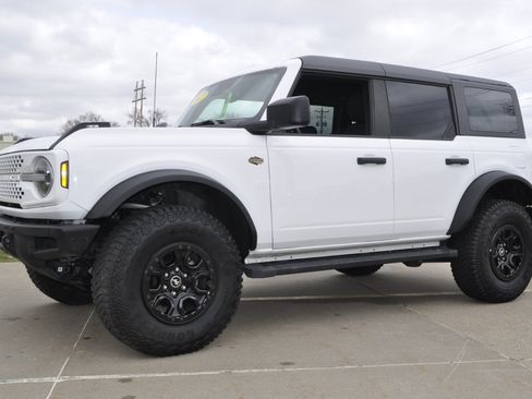 Used 2022 Ford Bronco Wildtrak image 11