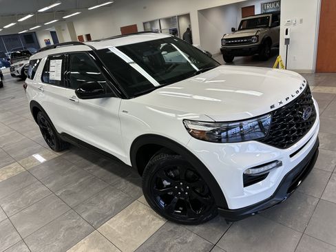 Certified 2023 Ford Explorer ST-Line w/ Class IV Trailer Tow Package image 13