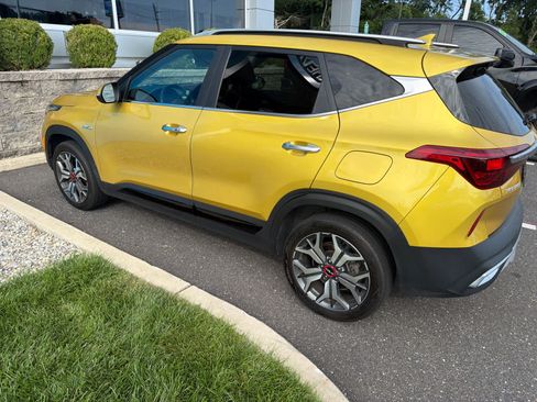 Used 2023 Kia Seltos SX w/ SX Sunroof Package AWD/4WD image 5