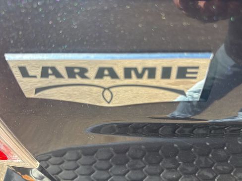 Used 2017 RAM 1500 Laramie AWD/4WD image 12