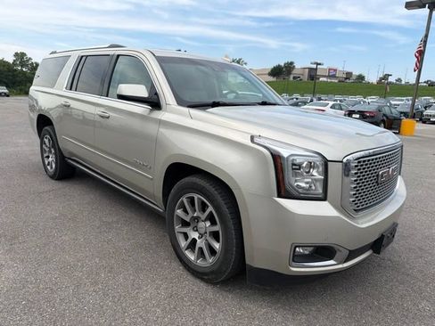 Used 2015 GMC Yukon XL Denali w/ Premium Package AWD/4WD image 8