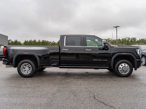 Used 2025 GMC Sierra 3500 Denali w/ Denali Reserve Package image 9