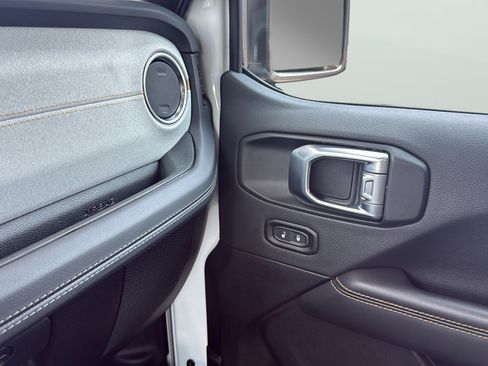 Used 2025 Jeep Wrangler Unlimited Sahara AWD/4WD image 13
