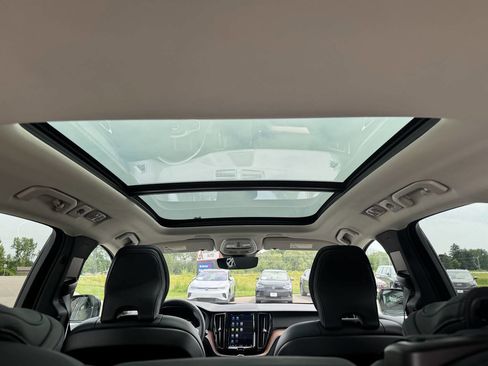 Used 2024 Volvo XC60 B5 Plus image 20