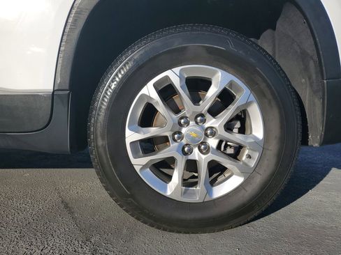 Used 2022 Chevrolet Traverse LS image 5