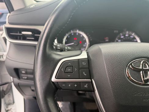 Used 2023 Toyota Highlander XLE AWD/4WD image 19