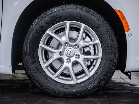 New 2026 Chrysler Pacifica Select image 15