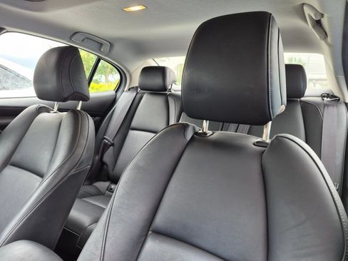 Used 2021 MAZDA MAZDA3 s FWD image 4