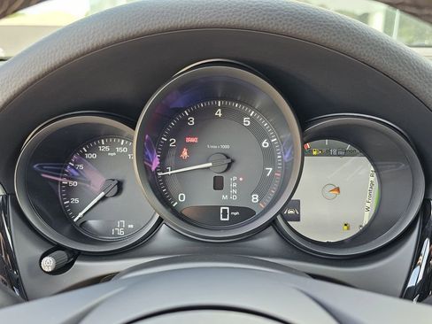 Certified 2025 Porsche Macan AWD/4WD image 20