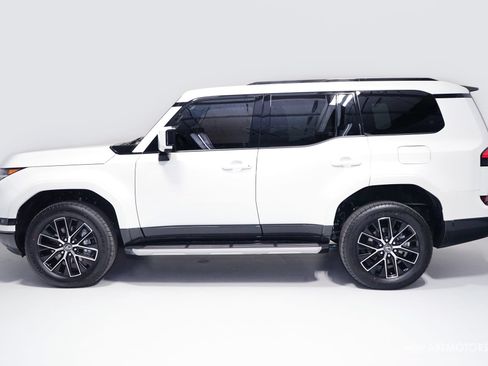 Used 2026 Lexus GX 550 w/ Cold Area Package AWD/4WD image 4