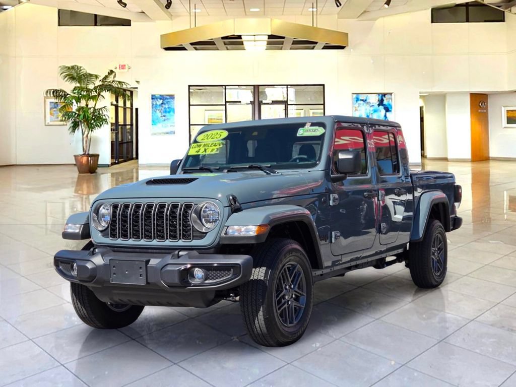 Used 2025 Jeep Gladiator Sport AWD/4WD image 1