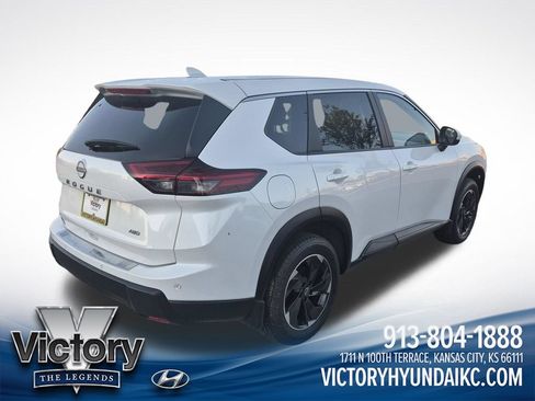 Used 2025 Nissan Rogue SV AWD/4WD image 5