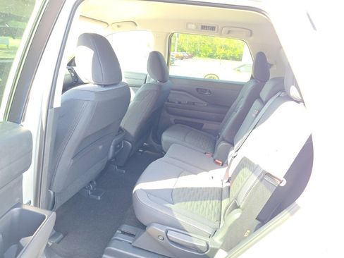 New 2025 Nissan Pathfinder SV image 13