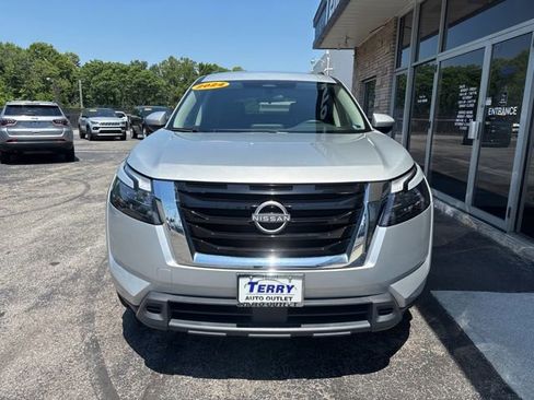 Used 2024 Nissan Pathfinder SV FWD image 3