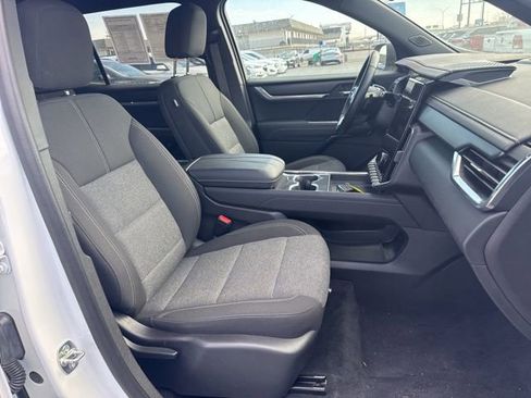 Used 2025 GMC Acadia Elevation image 20