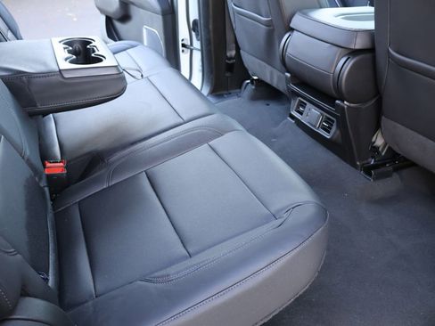 Used 2024 GMC Sierra 1500 SLT image 31