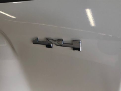 Used 2018 GMC Canyon SLE w/ SLE Convenience Package image 15