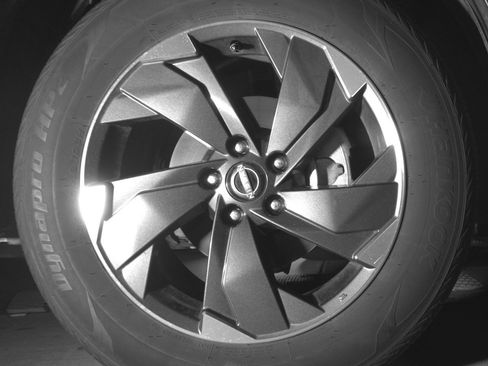 Used 2025 Nissan Rogue SV AWD/4WD image 13